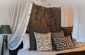 Pondoro Game Lodge  - Open to Kruger Park