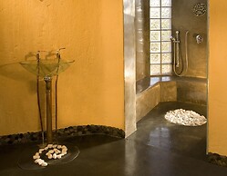 Pondoro Game Lodge  - Open to Kruger Park