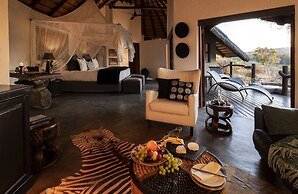 Pondoro Game Lodge  - Open to Kruger Park