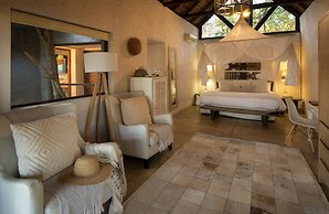 Pondoro Game Lodge  - Open to Kruger Park