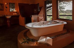 Pondoro Game Lodge  - Open to Kruger Park