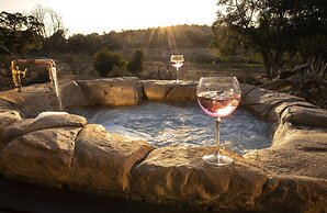 Pondoro Game Lodge  - Open to Kruger Park