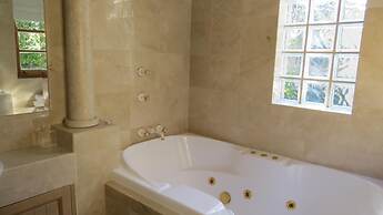 Victoria's at Wategos