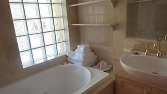 Victoria's at Wategos