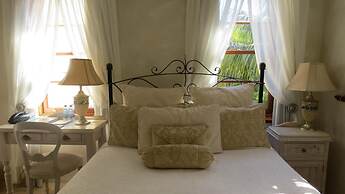 Victoria's at Wategos