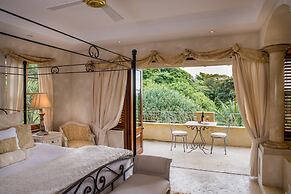 Victoria's at Wategos