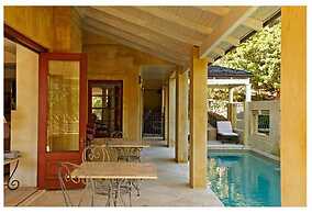 Victoria's at Wategos