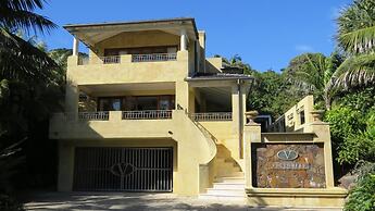 Victoria's at Wategos