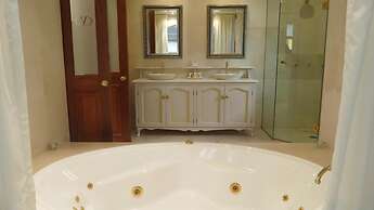 Victoria's at Wategos