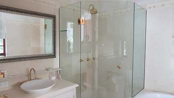 Victoria's at Wategos