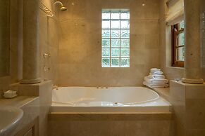 Victoria's at Wategos