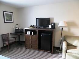 Super 8 by Wyndham Saskatoon Near Downtown