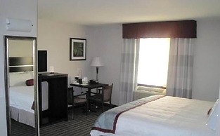 Super 8 by Wyndham Saskatoon Near Downtown
