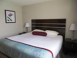 Super 8 by Wyndham Saskatoon Near Downtown