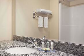 Super 8 by Wyndham Saskatoon Near Downtown