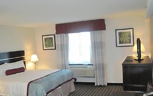 Super 8 by Wyndham Saskatoon Near Downtown