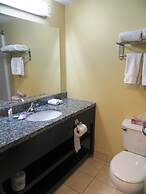 Super 8 by Wyndham Saskatoon Near Downtown