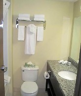 Super 8 by Wyndham Saskatoon Near Downtown