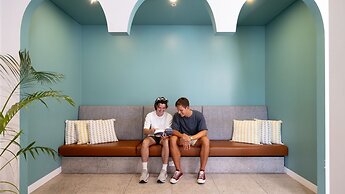 Stoke Beach House - Hostel