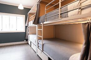 Stoke Beach House - Hostel