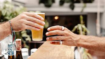 Stoke Beach House - Hostel