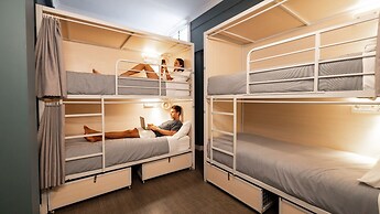 Stoke Beach House - Hostel