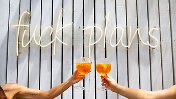 Stoke Beach House - Hostel