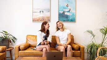 Stoke Beach House - Hostel