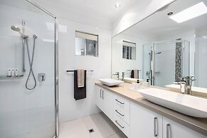 Noosa Outrigger Beach Resort