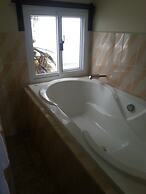 La Delphina B&B Bar and Grill Hotel