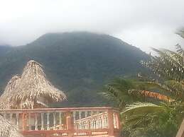 La Delphina B&B Bar and Grill Hotel