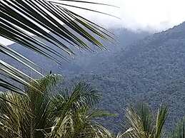 La Delphina B&B Bar and Grill Hotel