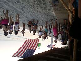 La Delphina B&B Bar and Grill Hotel