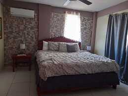 La Delphina B&B Bar and Grill Hotel