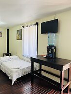 La Delphina B&B Bar and Grill Hotel