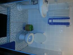 La Delphina B&B Bar and Grill Hotel