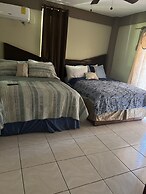 La Delphina B&B Bar and Grill Hotel