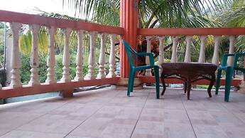 La Delphina B&B Bar and Grill Hotel