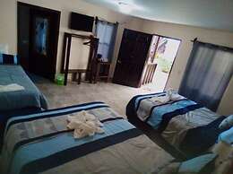 La Delphina B&B Bar and Grill Hotel