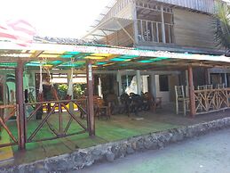 La Delphina B&B Bar and Grill Hotel