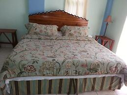 La Delphina B&B Bar and Grill Hotel