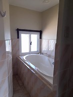 La Delphina B&B Bar and Grill Hotel