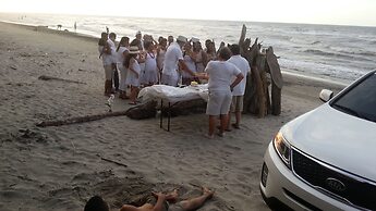 La Delphina B&B Bar and Grill Hotel