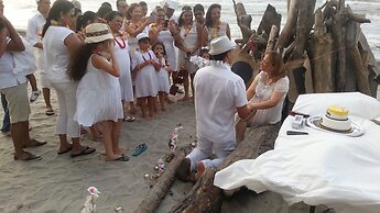 La Delphina B&B Bar and Grill Hotel