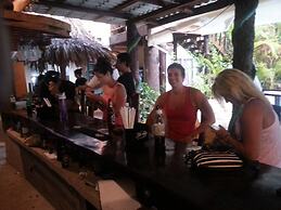 La Delphina B&B Bar and Grill Hotel