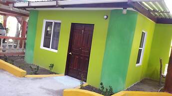 La Delphina B&B Bar and Grill Hotel