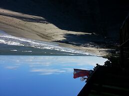 La Delphina B&B Bar and Grill Hotel