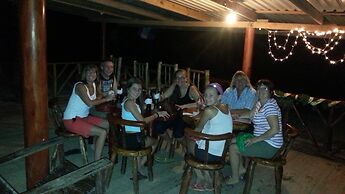 La Delphina B&B Bar and Grill Hotel