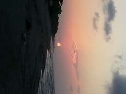 La Delphina B&B Bar and Grill Hotel