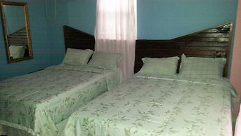 La Delphina B&B Bar and Grill Hotel